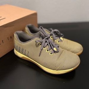 NO BULL - YELLOW/DARK GREY GUM TRAINER (WOMEN - size 9)